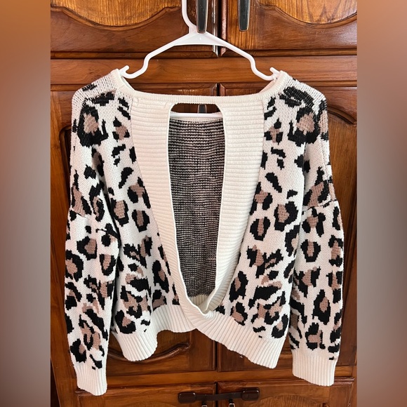 Miracle Plaza Party Leopard Cheetah Ivory Open Back Crew Neck Sweater! Size M/L. - Picture 6 of 15